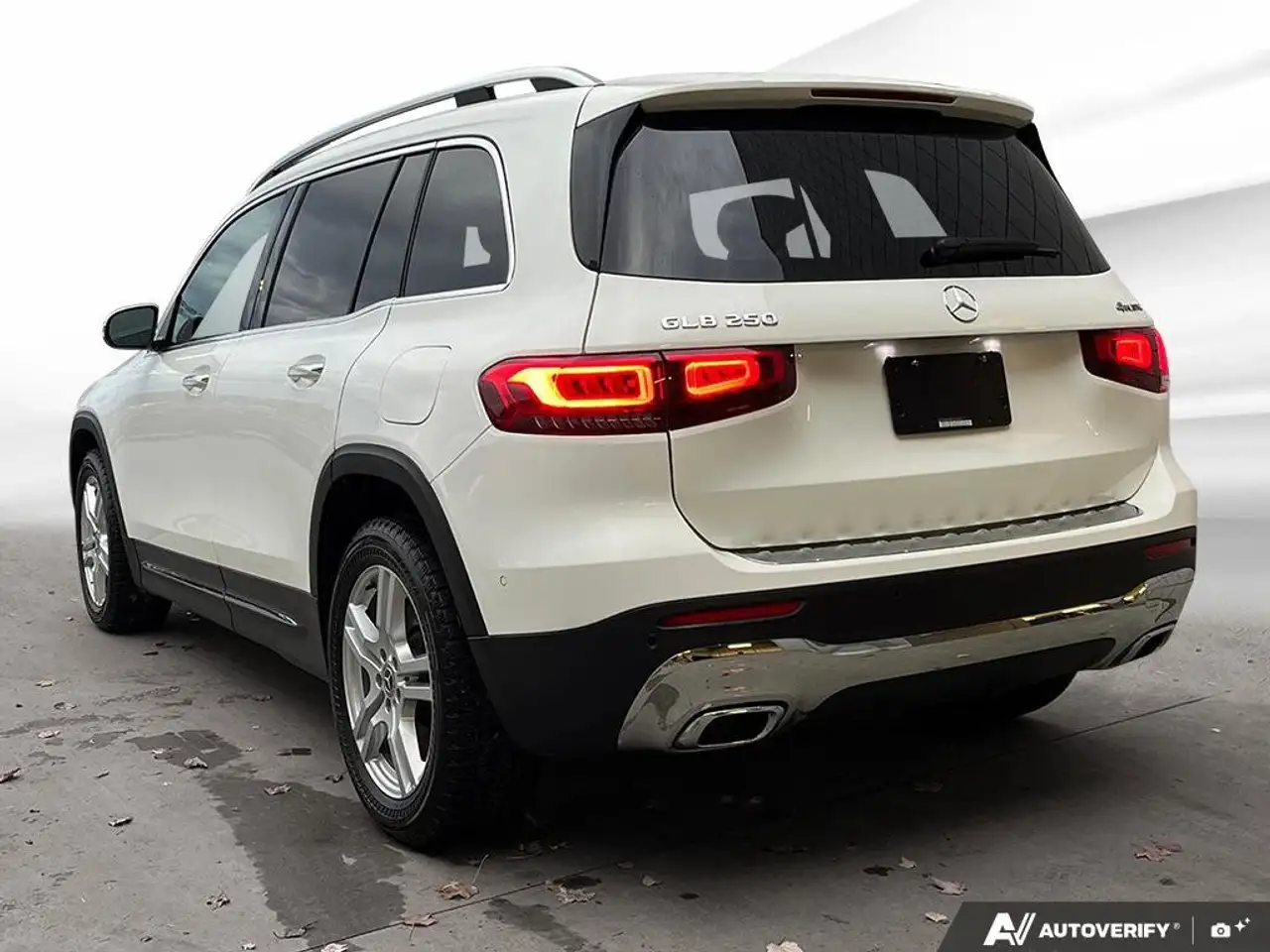 Mercedes-Benz GLB снимка Mercedes-Benz GLB