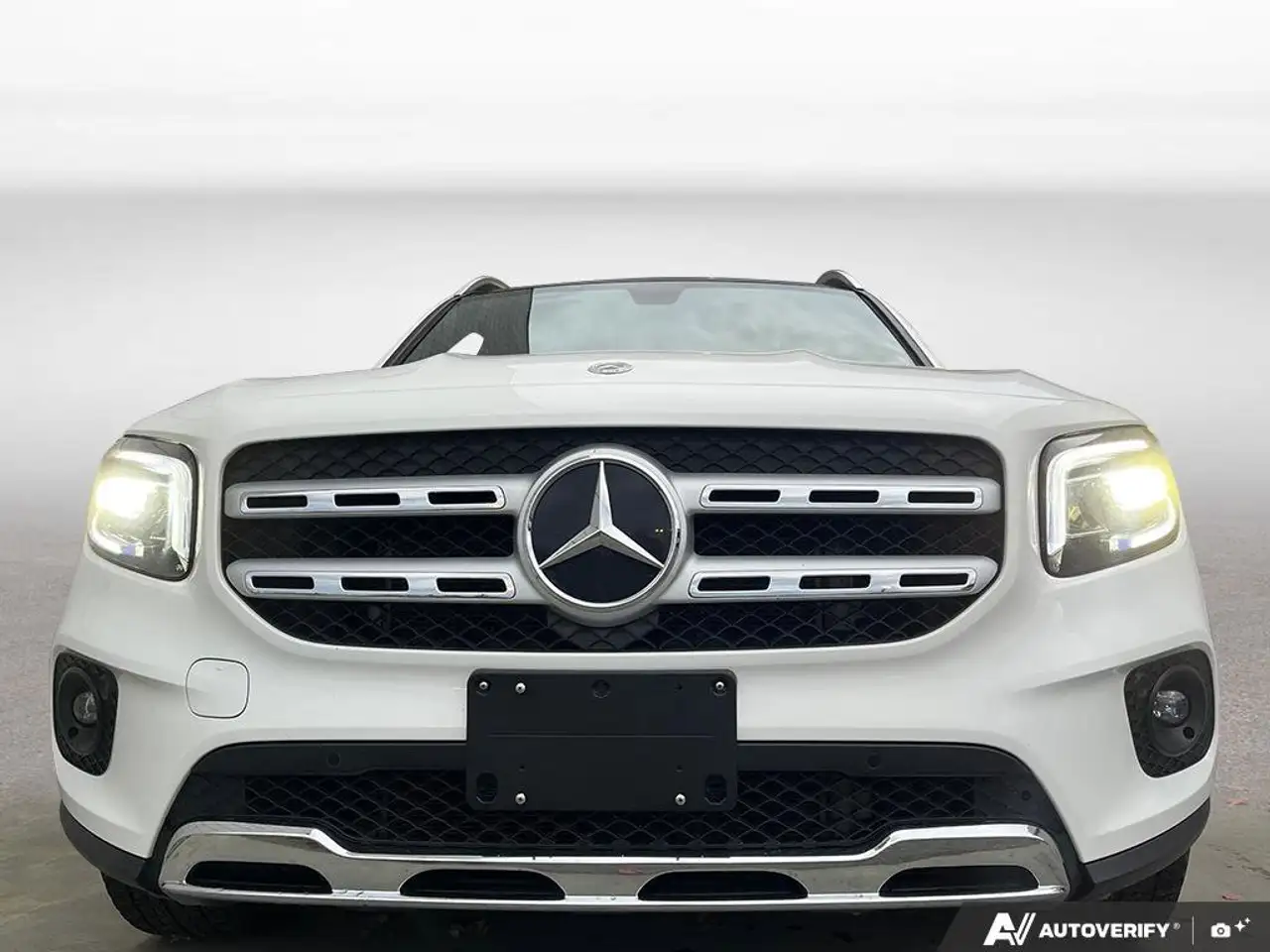Mercedes-Benz GLB снимка Mercedes-Benz GLB