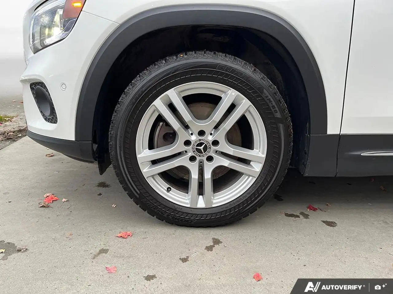 Mercedes-Benz GLB снимка Mercedes-Benz GLB