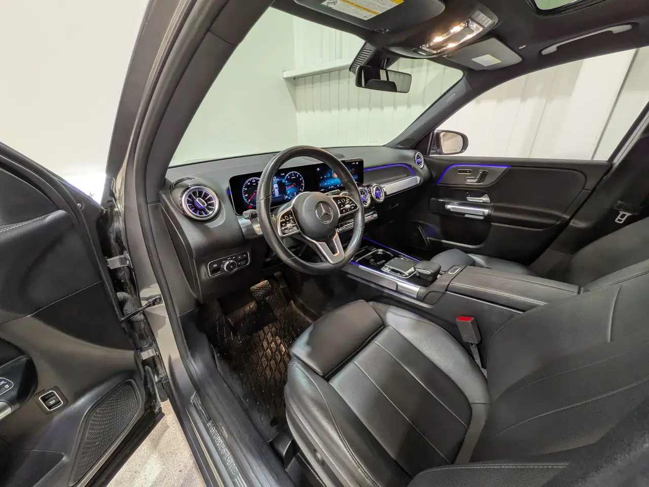 Mercedes-Benz GLB снимка Mercedes-Benz GLB