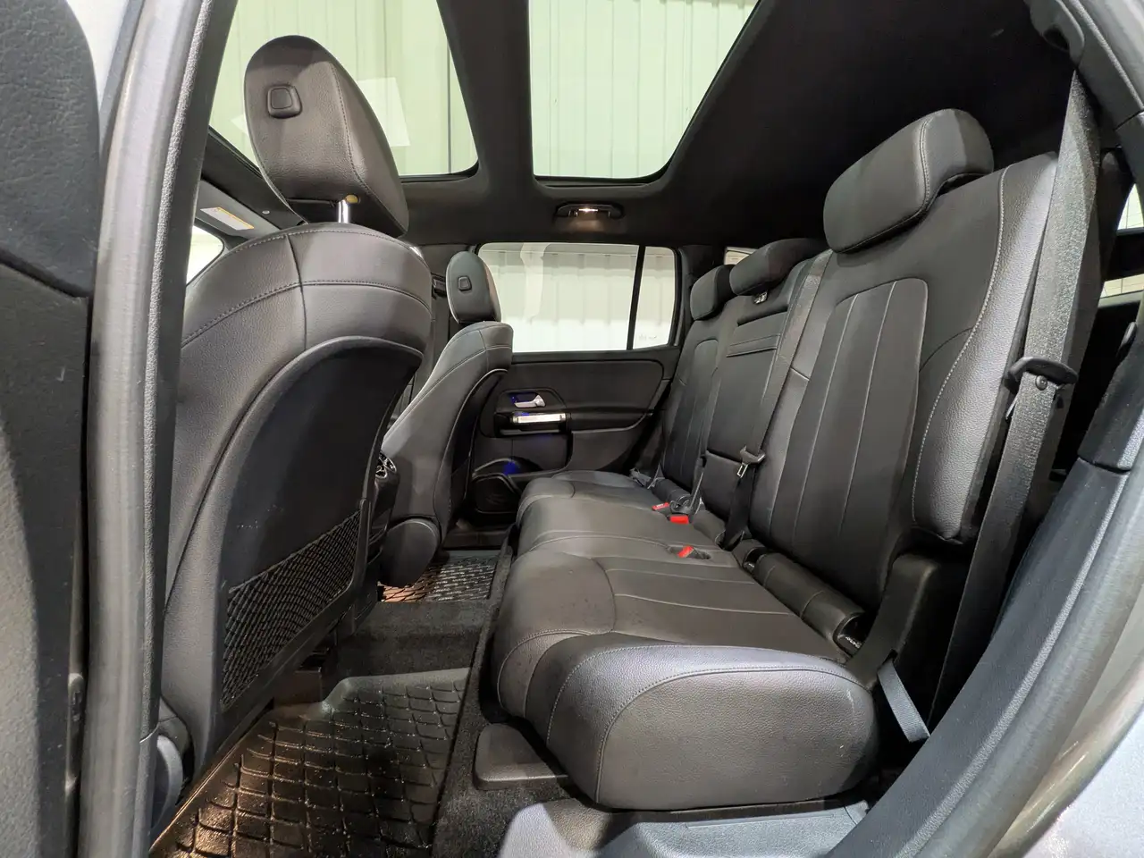Mercedes-Benz GLB снимка Mercedes-Benz GLB