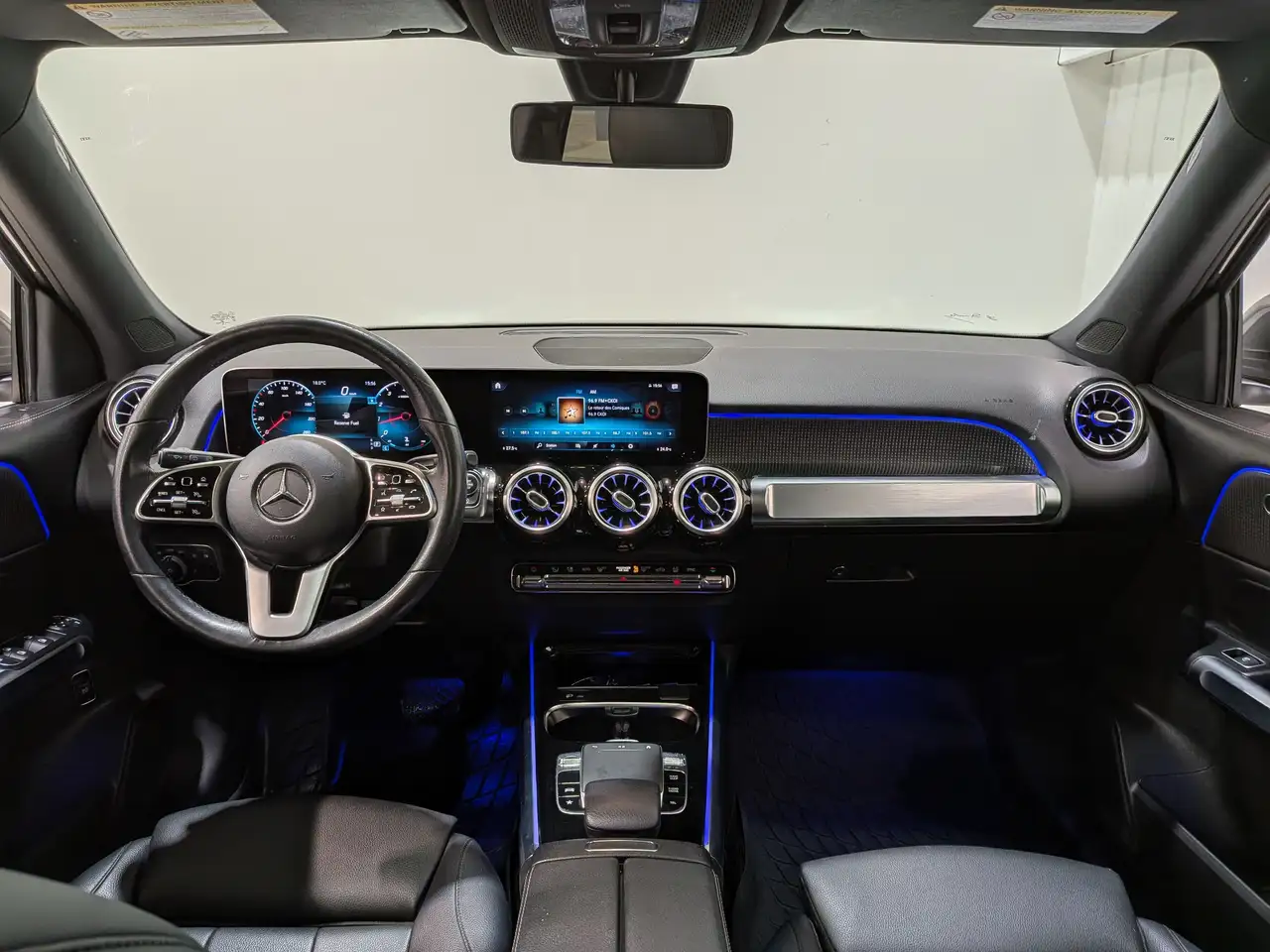 Mercedes-Benz GLB снимка Mercedes-Benz GLB
