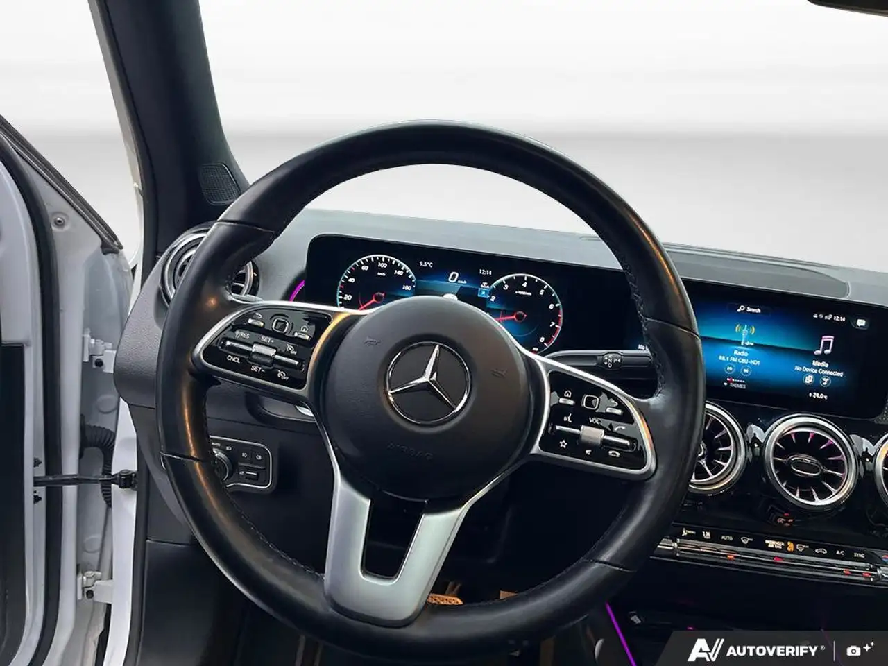 Mercedes-Benz GLB снимка Mercedes-Benz GLB