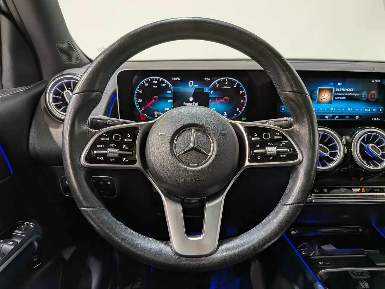 Mercedes-Benz GLB снимка Mercedes-Benz GLB