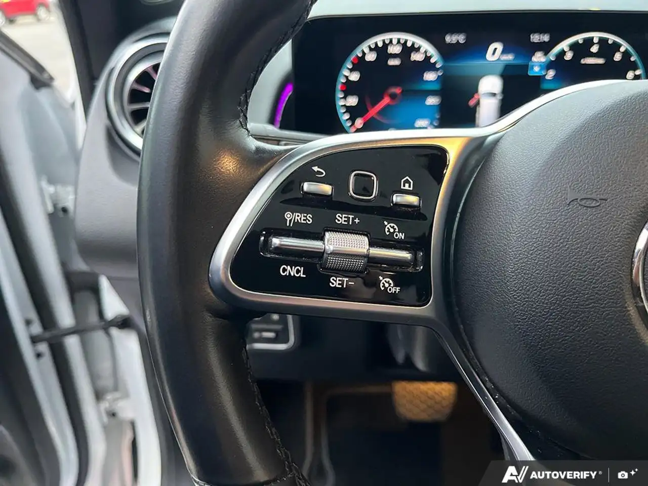 Mercedes-Benz GLB снимка Mercedes-Benz GLB
