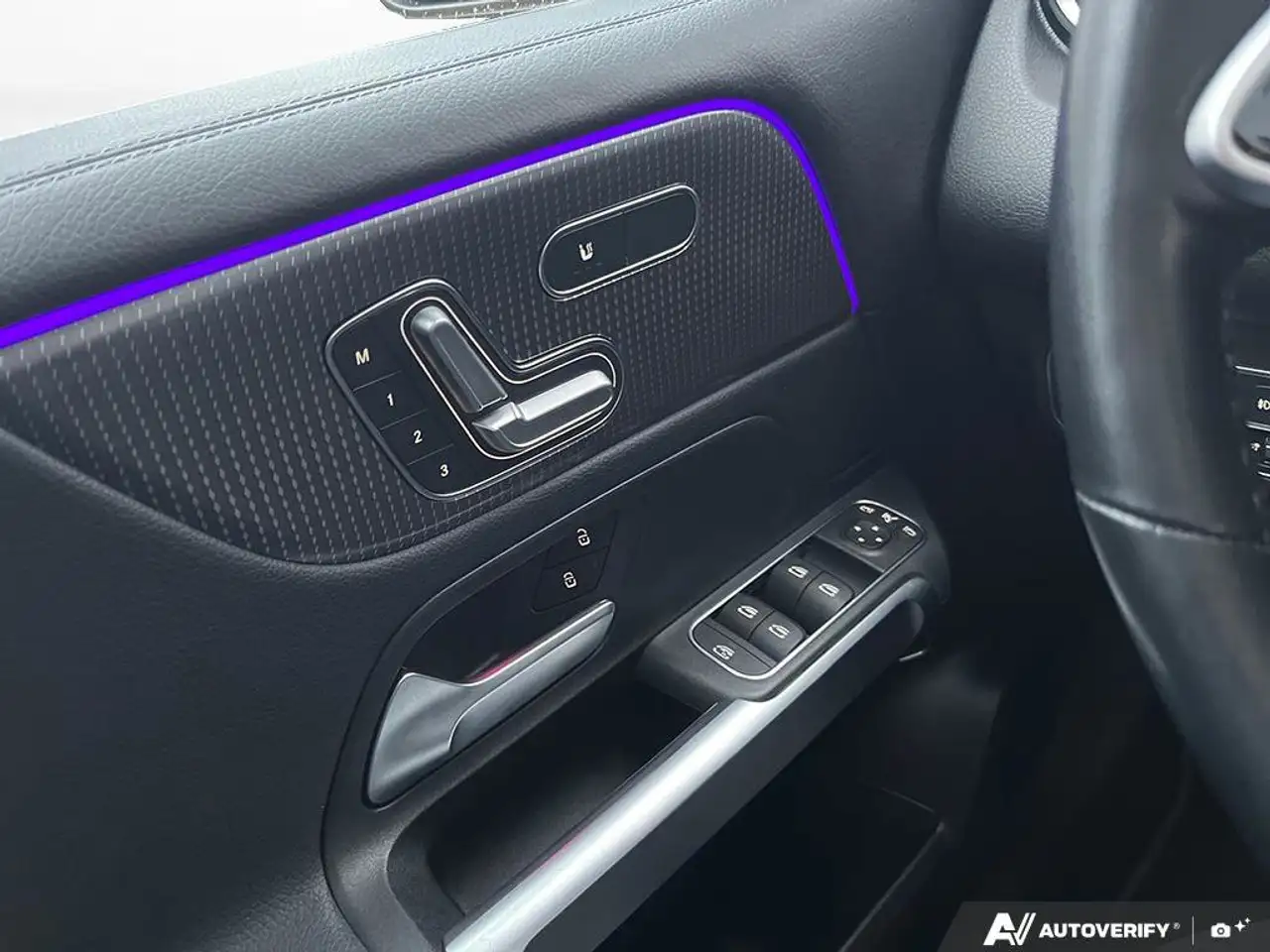 Mercedes-Benz GLB снимка Mercedes-Benz GLB