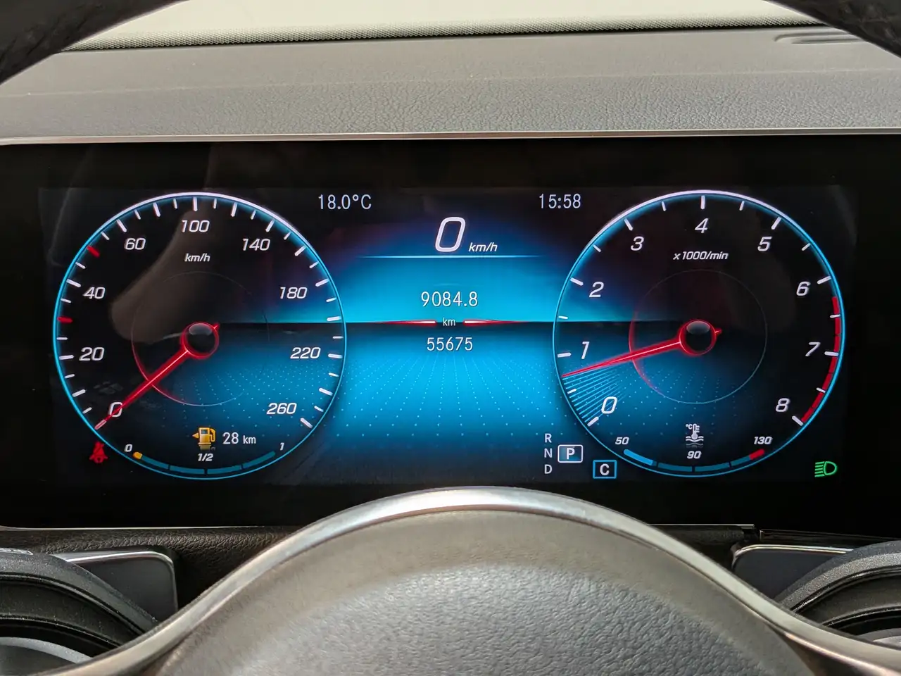 Mercedes-Benz GLB снимка Mercedes-Benz GLB