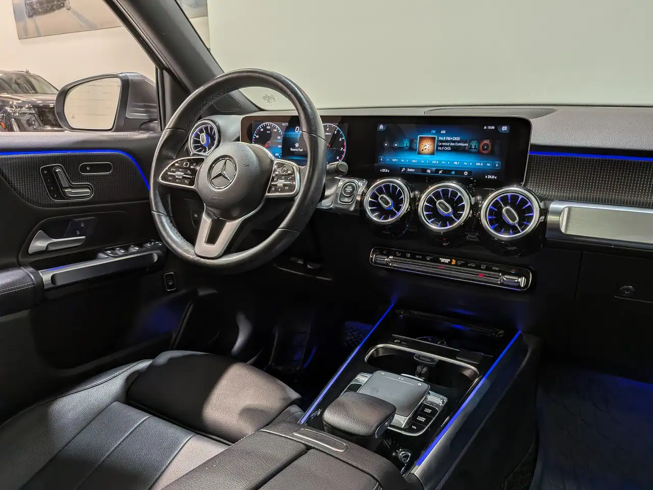 Mercedes-Benz GLB снимка Mercedes-Benz GLB