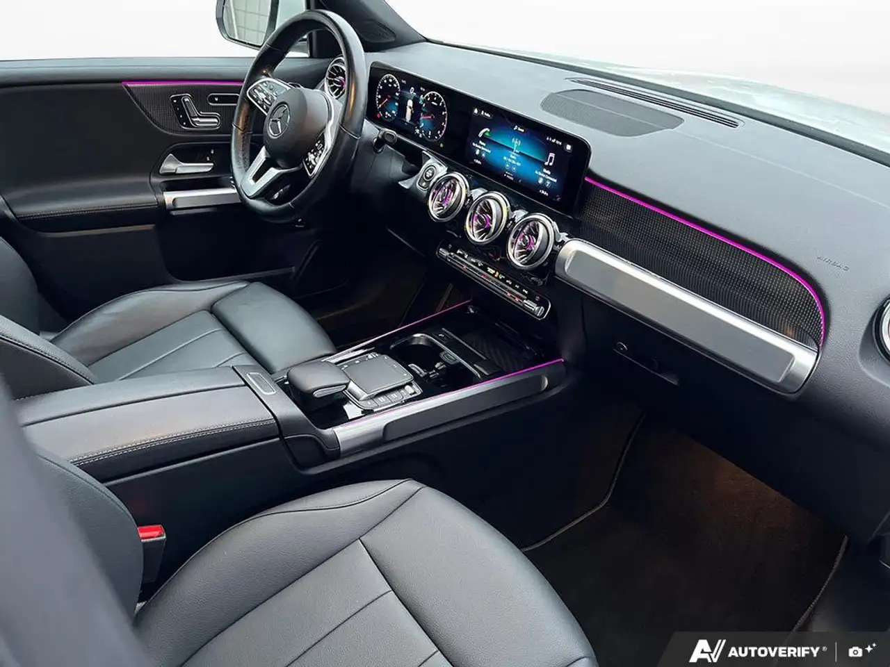 Mercedes-Benz GLB снимка Mercedes-Benz GLB