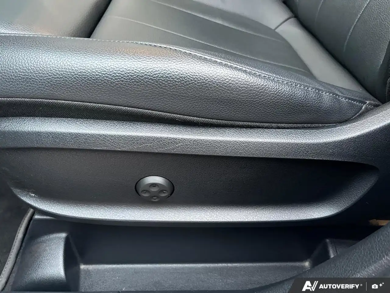 Mercedes-Benz GLB снимка Mercedes-Benz GLB