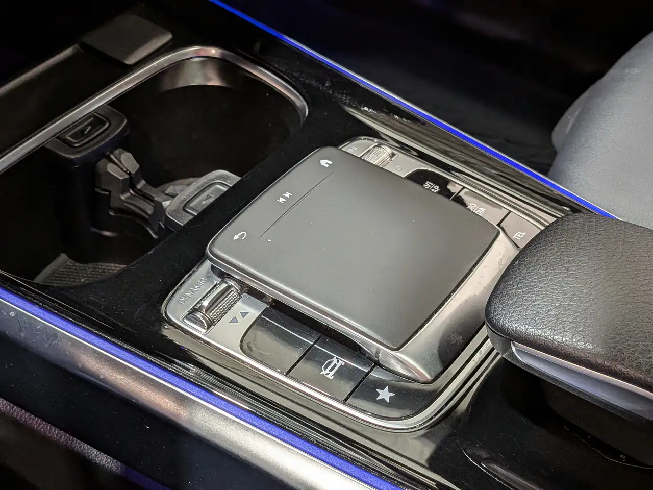 Mercedes-Benz GLB снимка Mercedes-Benz GLB