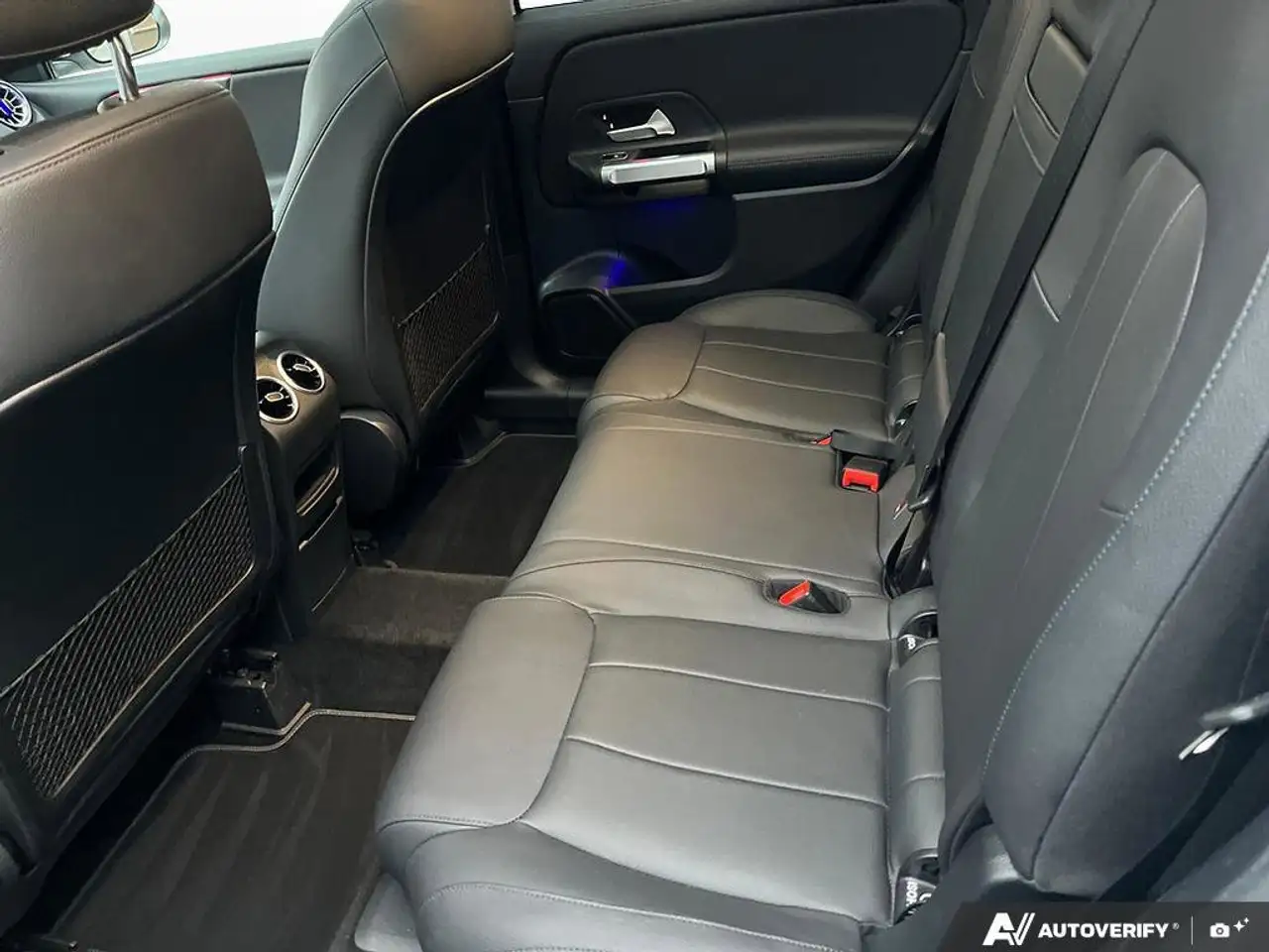 Mercedes-Benz GLB снимка Mercedes-Benz GLB