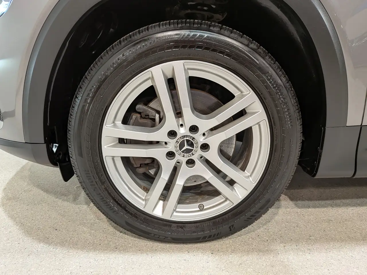 Mercedes-Benz GLB снимка Mercedes-Benz GLB