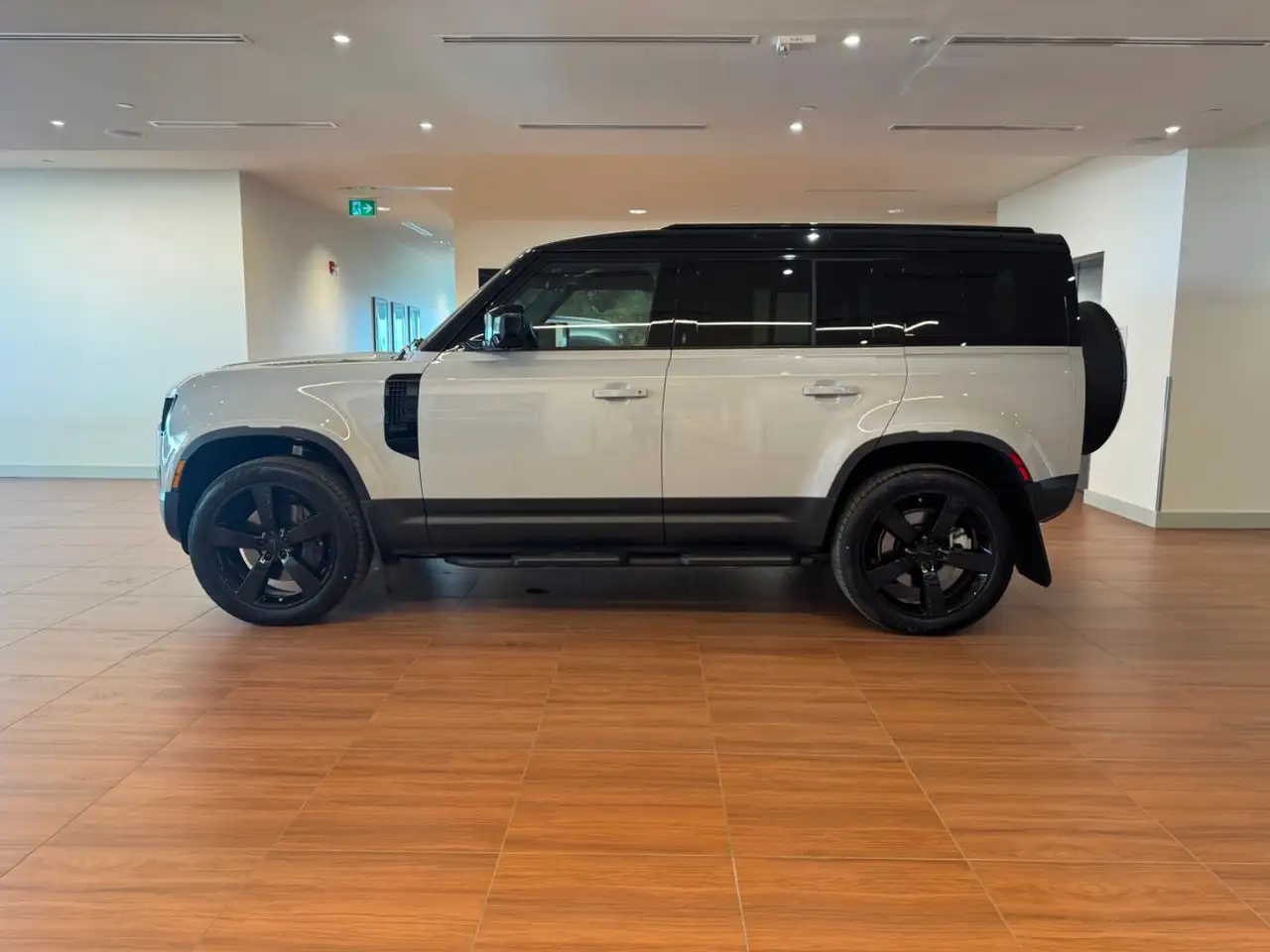 Land Rover Defender снимка Land Rover Defender