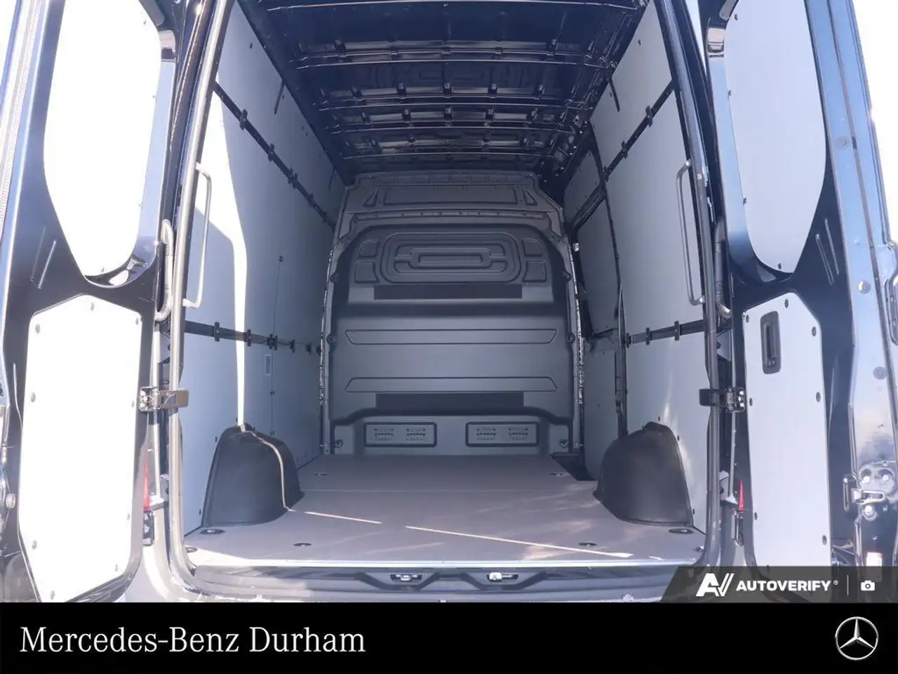 Mercedes-Benz Sprinter снимка Mercedes-Benz Sprinter