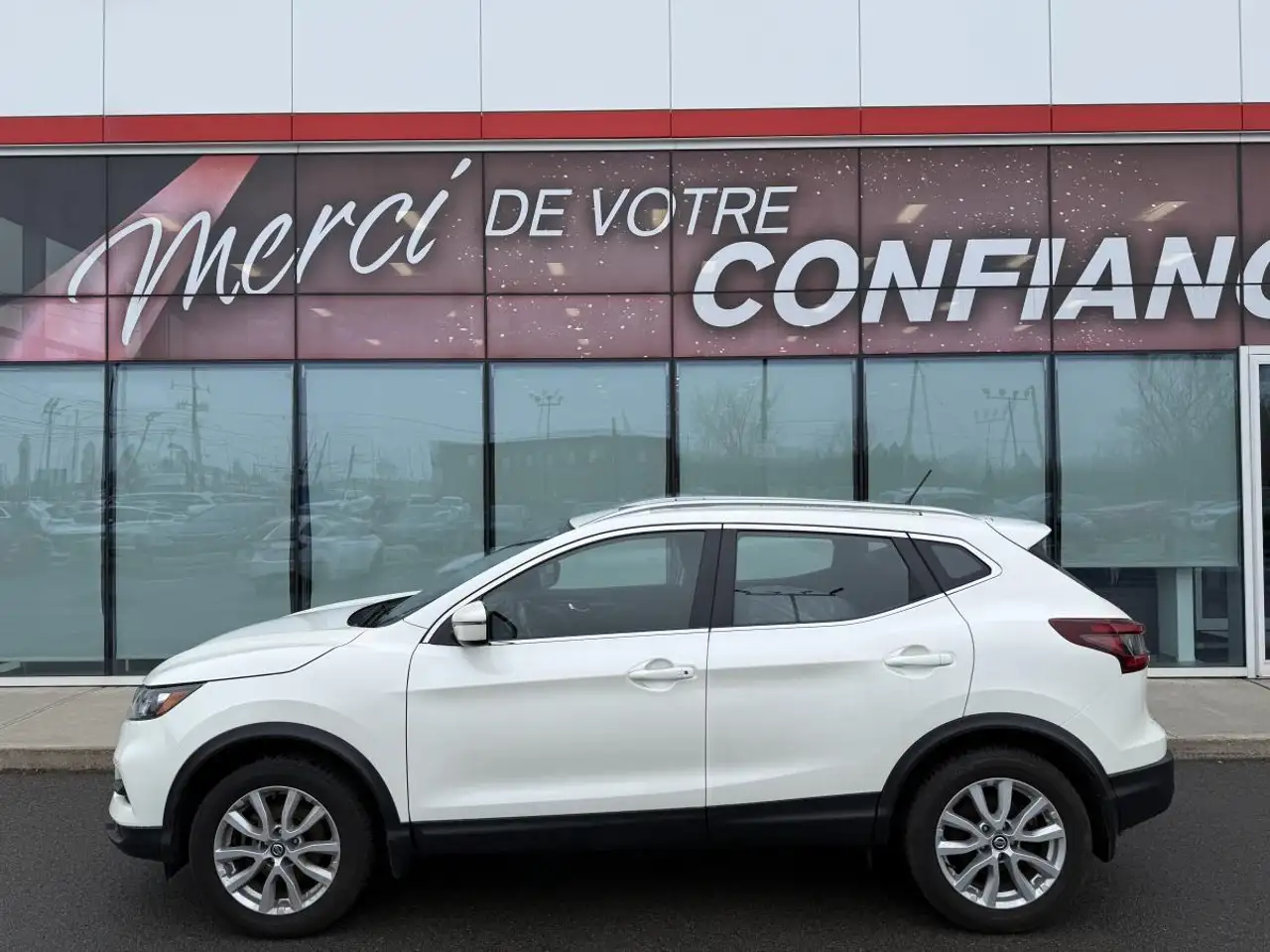 Nissan Qashqai снимка Nissan Qashqai