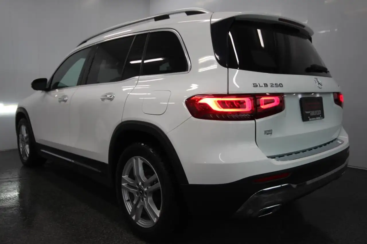 Mercedes-Benz GLB снимка Mercedes-Benz GLB