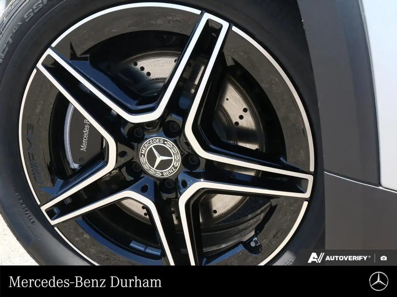 Mercedes-Benz GLB снимка Mercedes-Benz GLB