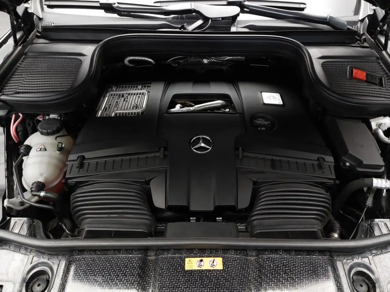 Mercedes-Benz GLS снимка Mercedes-Benz GLS