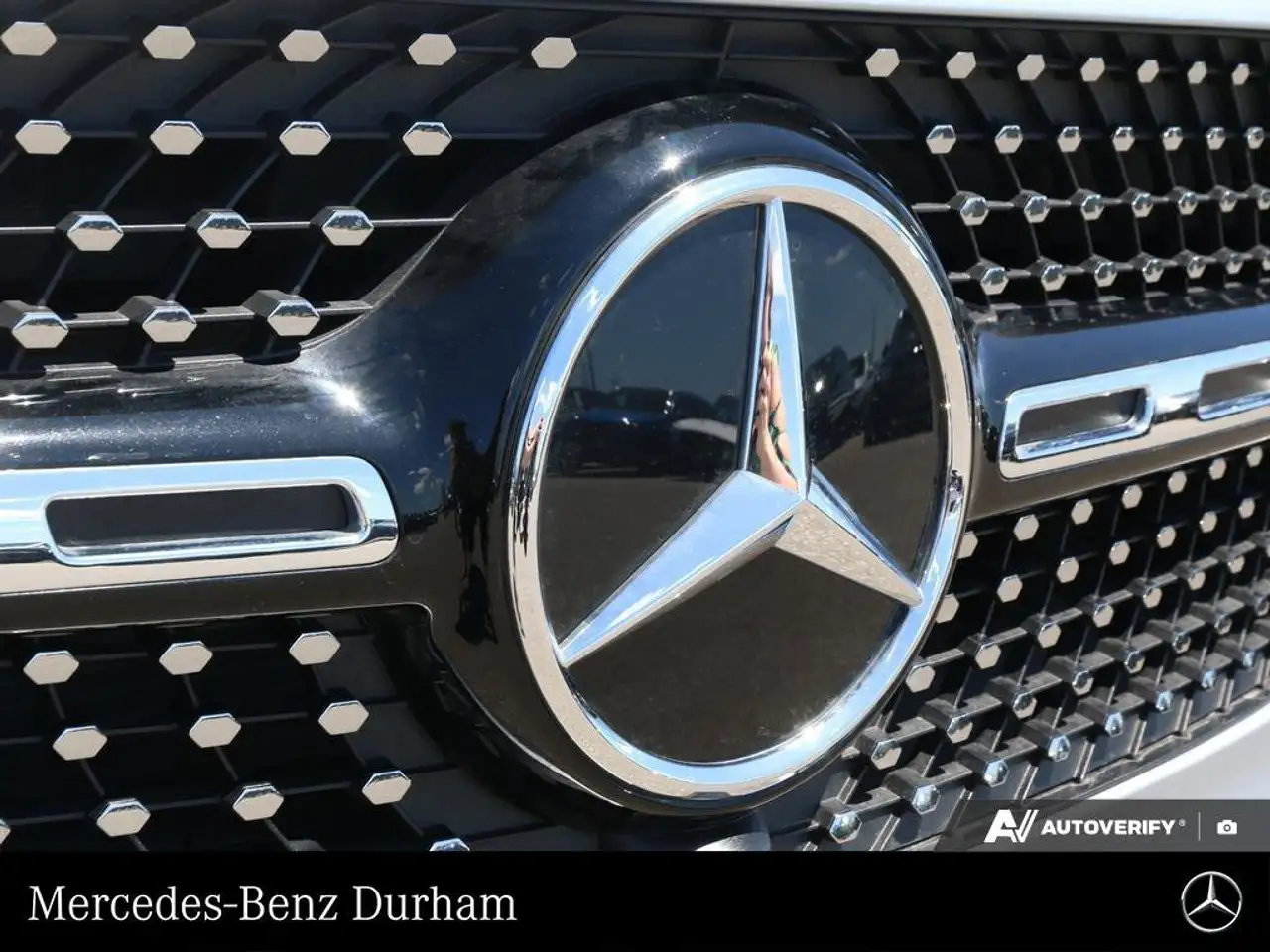 Mercedes-Benz GLB снимка Mercedes-Benz GLB