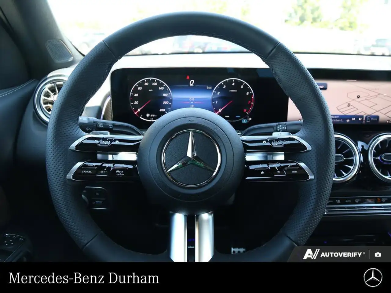 Mercedes-Benz GLB снимка Mercedes-Benz GLB
