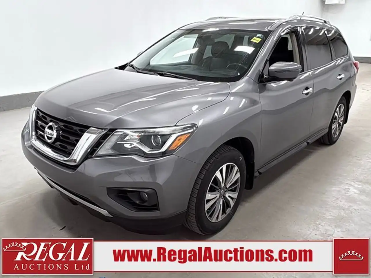 Nissan Pathfinder снимка Nissan Pathfinder
