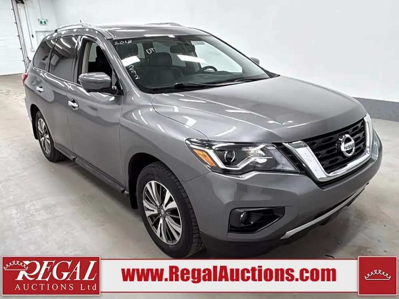 Nissan Pathfinder снимка Nissan Pathfinder
