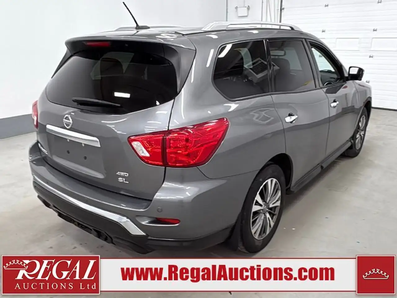 Nissan Pathfinder снимка Nissan Pathfinder