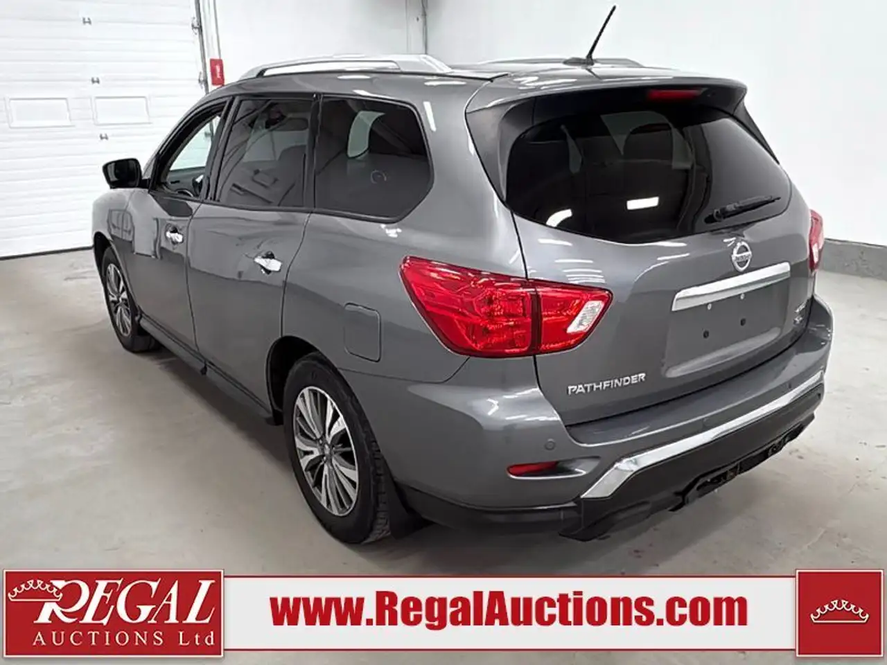 Nissan Pathfinder снимка Nissan Pathfinder