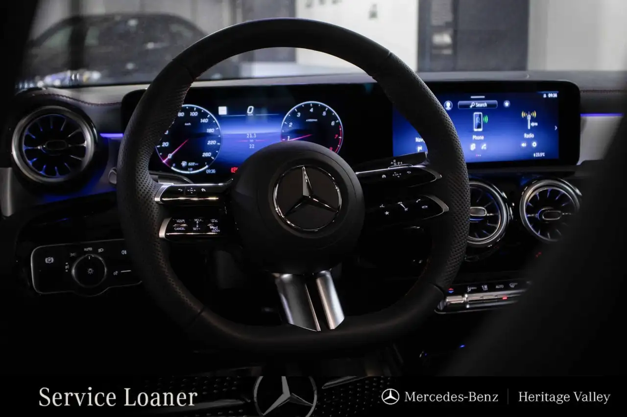 Mercedes-Benz CLA снимка Mercedes-Benz CLA