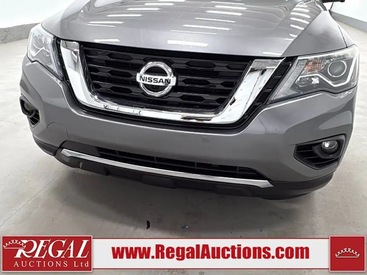 Nissan Pathfinder снимка Nissan Pathfinder