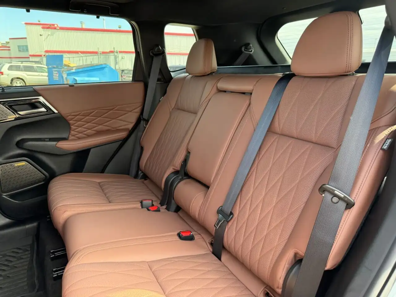 Mitsubishi Outlander photo Mitsubishi Outlander