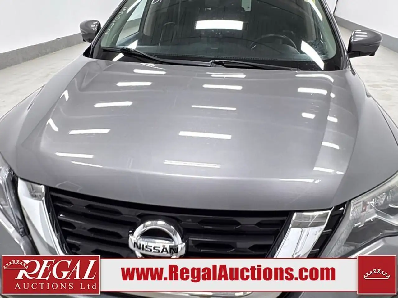 Nissan Pathfinder снимка Nissan Pathfinder