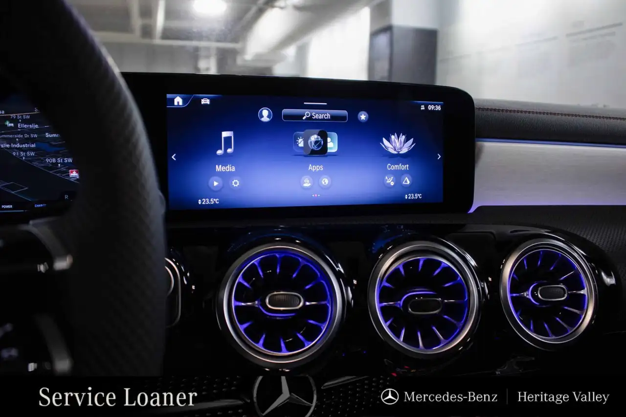 Mercedes-Benz CLA снимка Mercedes-Benz CLA