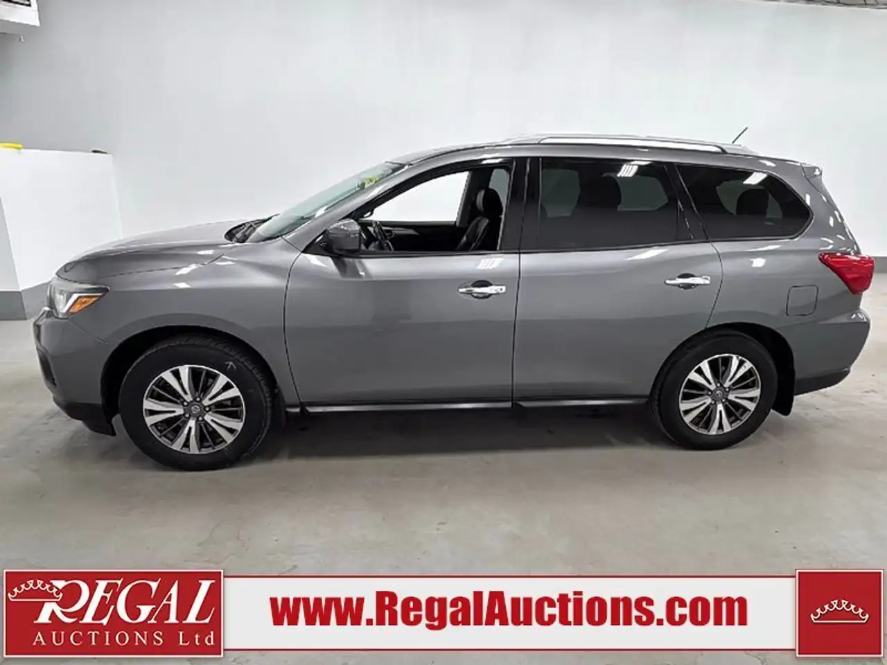Nissan Pathfinder снимка Nissan Pathfinder