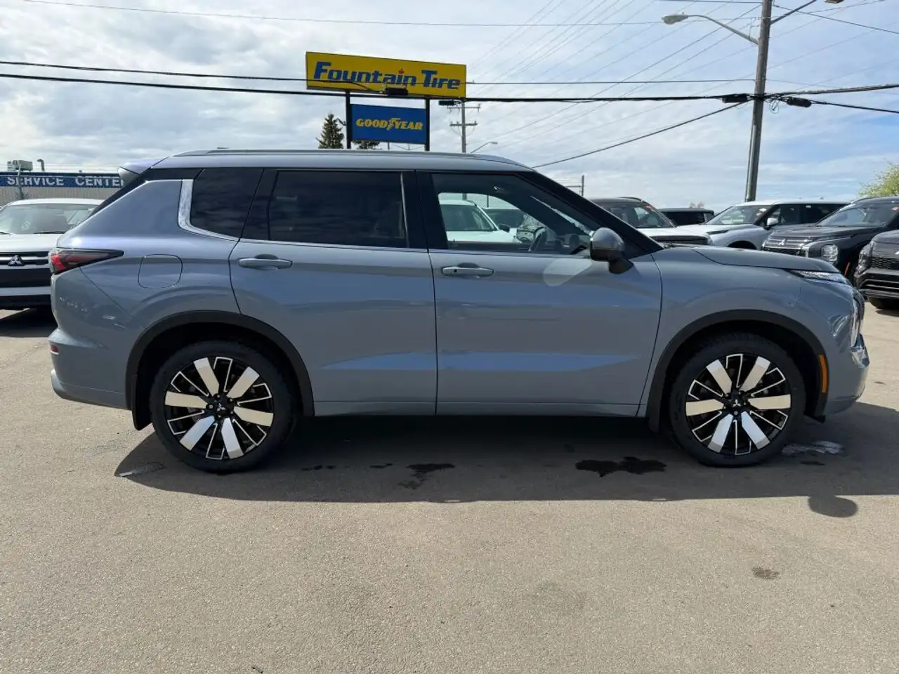Mitsubishi Outlander photo Mitsubishi Outlander