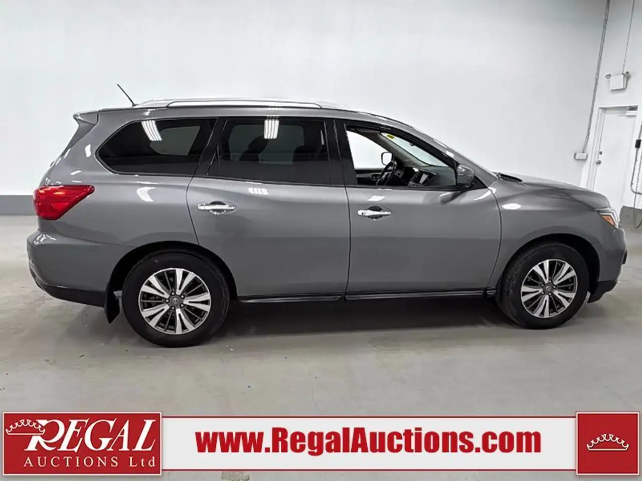 Nissan Pathfinder снимка Nissan Pathfinder