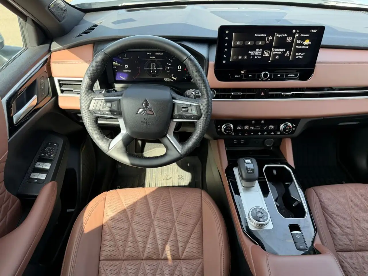 Mitsubishi Outlander photo Mitsubishi Outlander