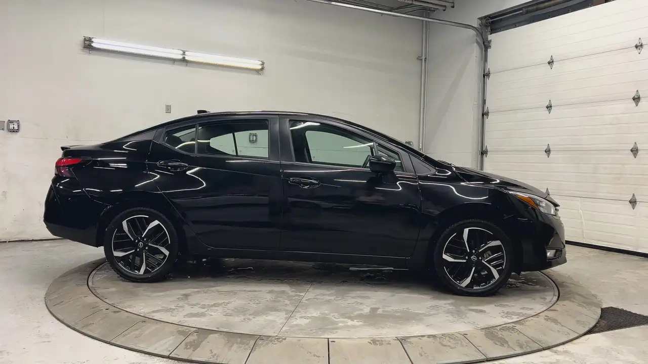 Nissan Versa снимка Nissan Versa