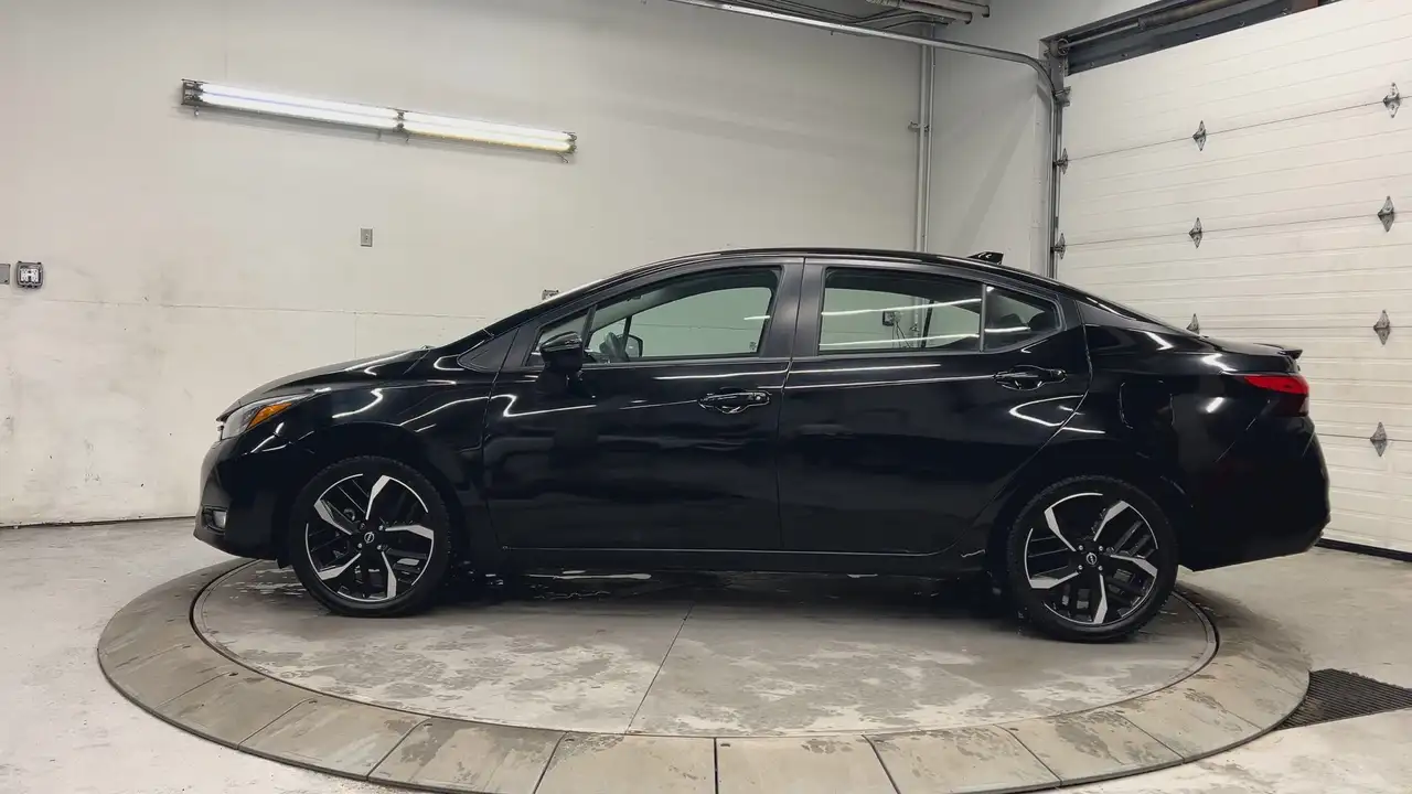 Nissan Versa снимка Nissan Versa