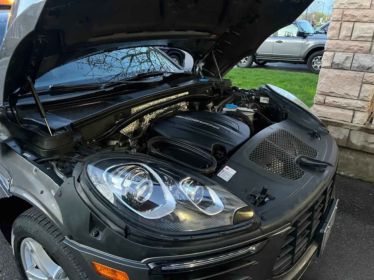 Porsche Macan photo Porsche Macan
