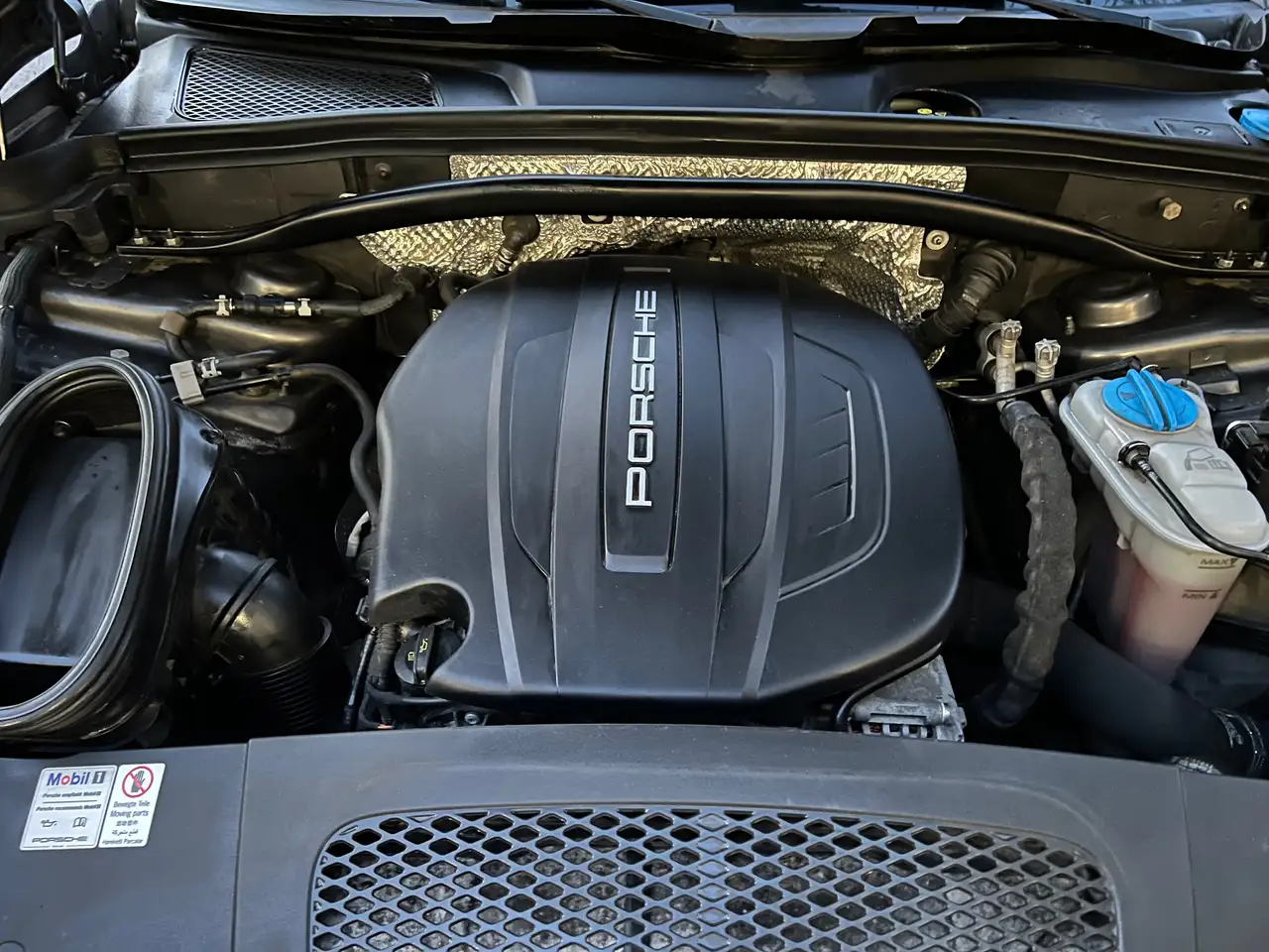 Porsche Macan photo Porsche Macan