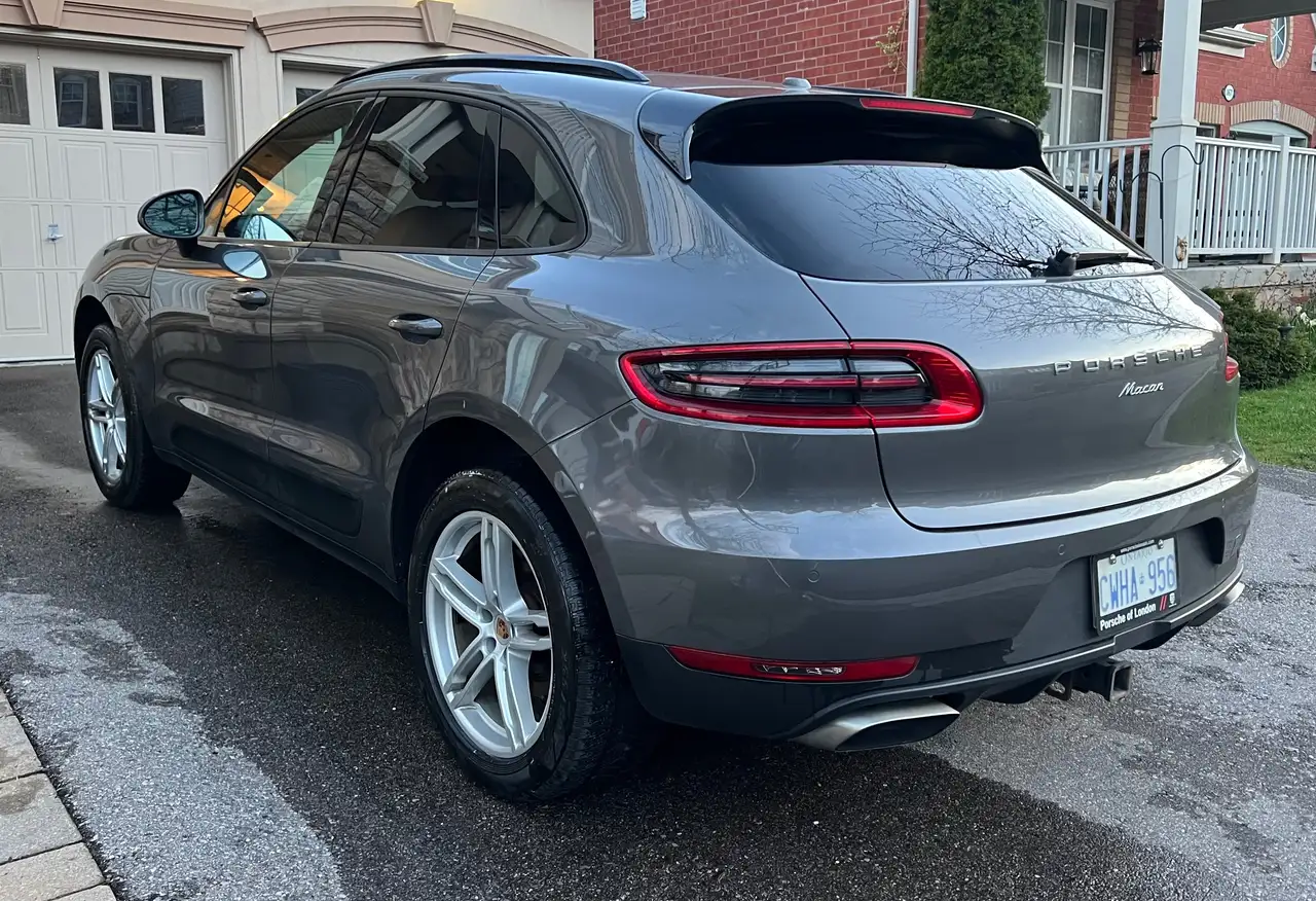 Porsche Macan photo Porsche Macan