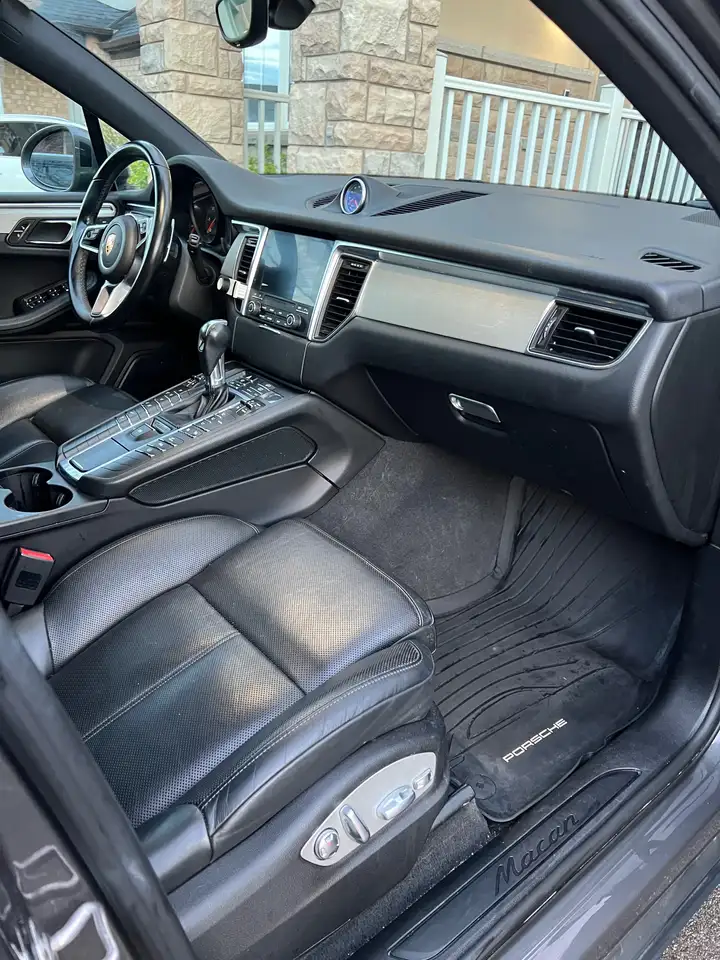 Porsche Macan photo Porsche Macan