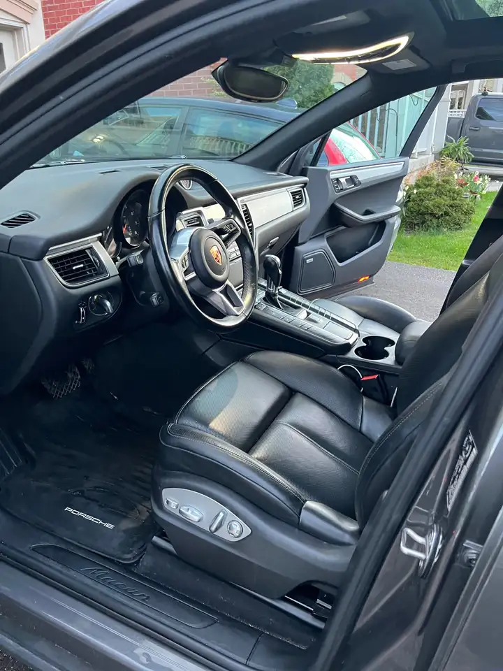 Porsche Macan photo Porsche Macan