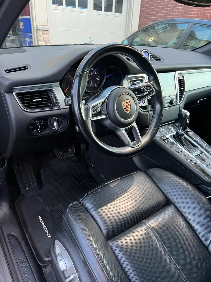 Porsche Macan photo Porsche Macan