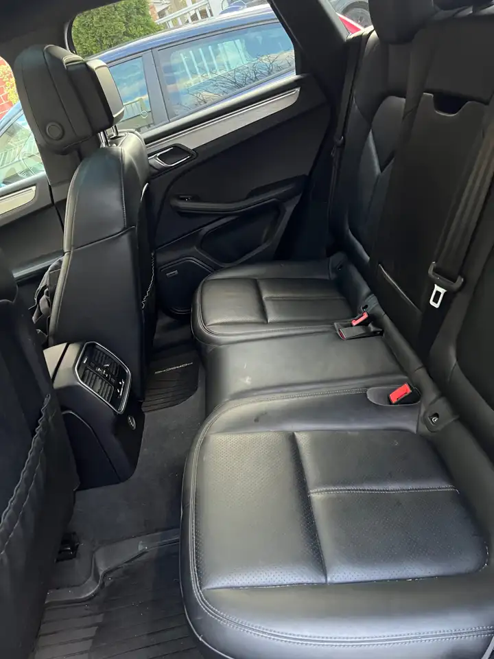 Porsche Macan photo Porsche Macan