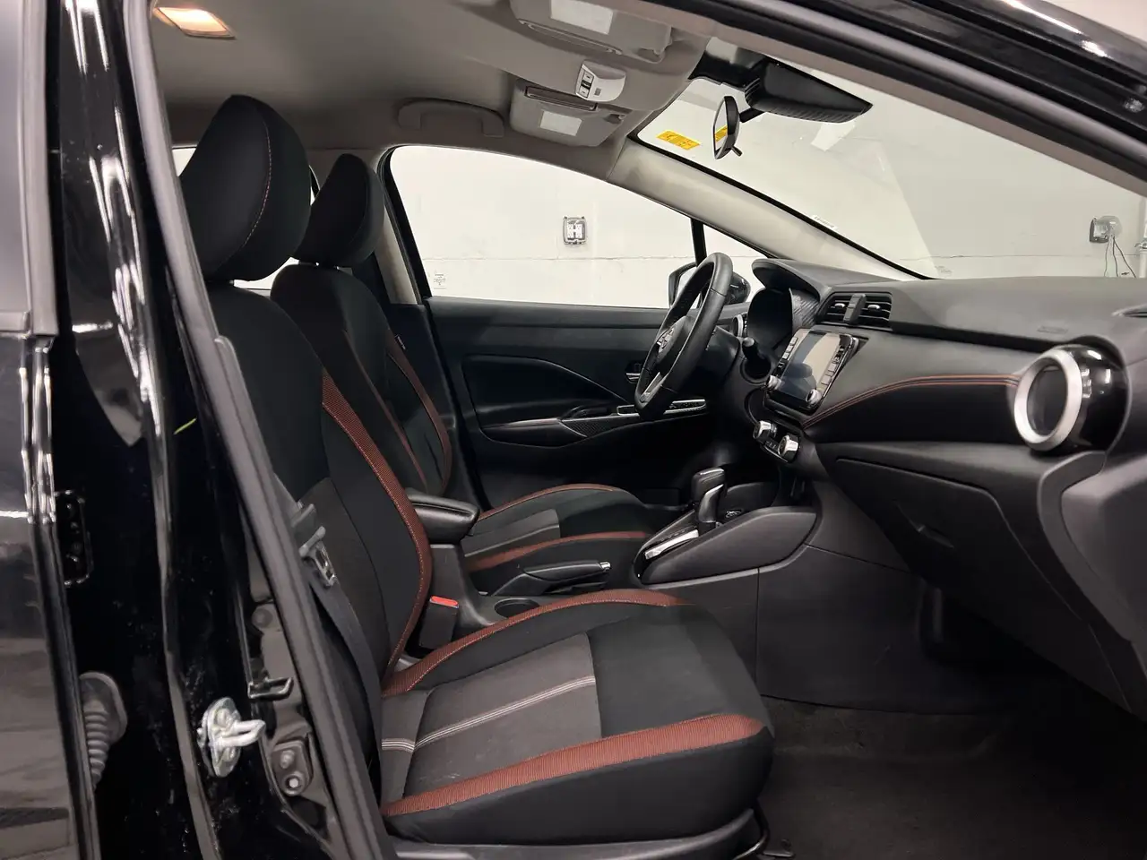 Nissan Versa снимка Nissan Versa