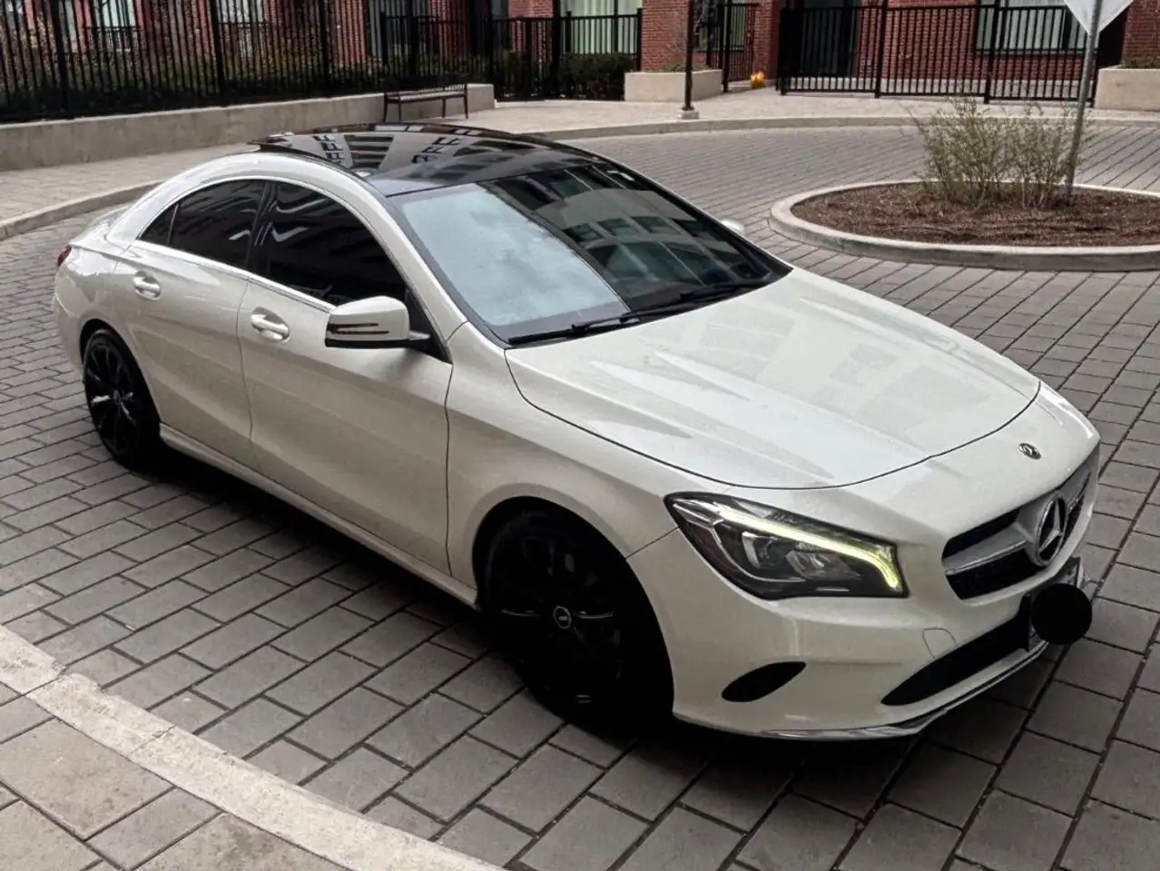 Mercedes-Benz CLA снимка Mercedes-Benz CLA