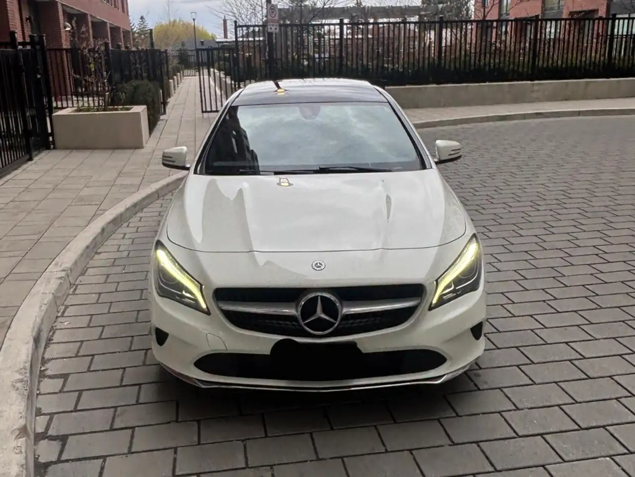 Mercedes-Benz CLA снимка Mercedes-Benz CLA